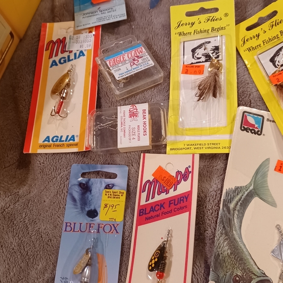 Fishing tackle and tackle box mostly new old stock many unopened lures others no - Picture 7 of 12